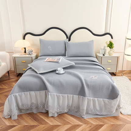 91家纺网 家纺一手货源 找家纺 宜派家纺 2024新款雪花冷感席三件套床裙款 凤尾-灰