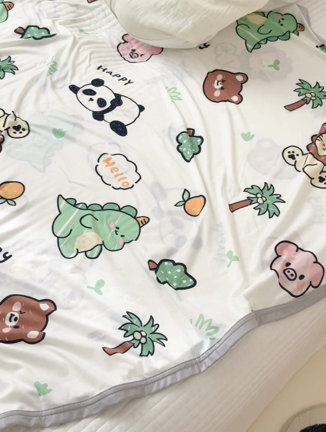 91家纺网 家纺一手货源 找家纺 星期八 2024新款舒适亲肤婴儿裸睡级卡通印花凉感毯 动物乐园