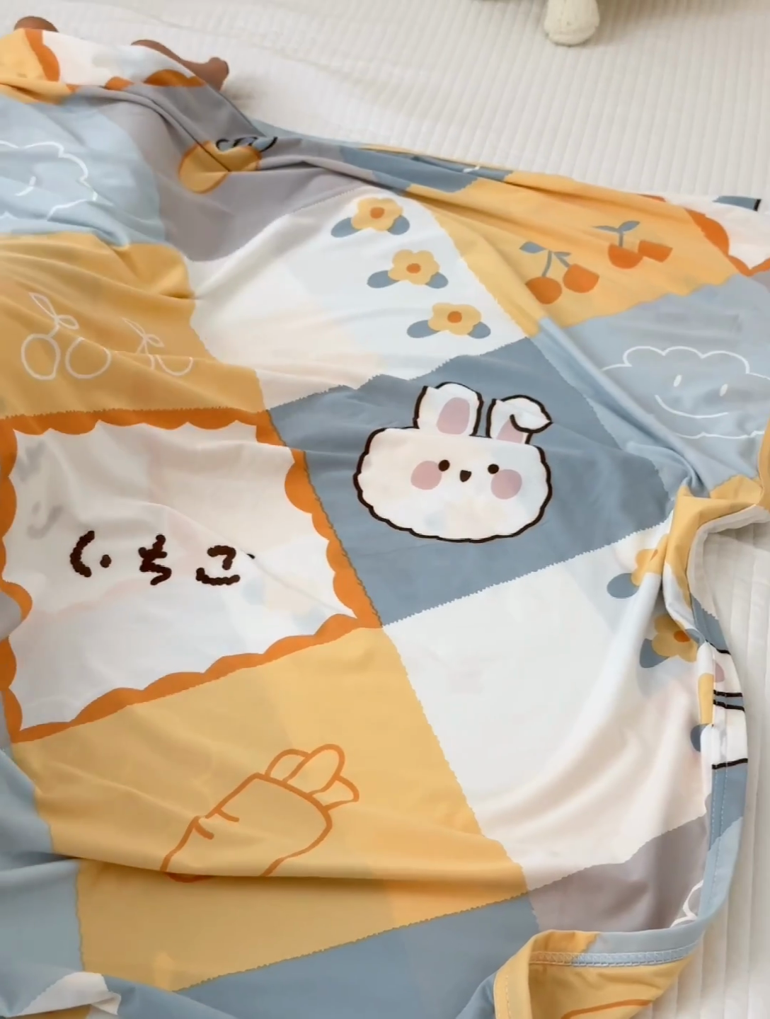 91家纺网 家纺一手货源 找家纺 星期八 2024新款舒适亲肤婴儿裸睡级卡通印花凉感毯 兔子屋