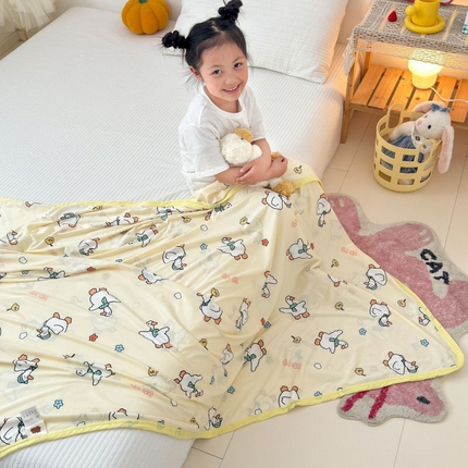91家纺网 家纺一手货源 找家纺 星期八 2024新款舒适亲肤婴儿裸睡级卡通印花凉感毯 小鸭子