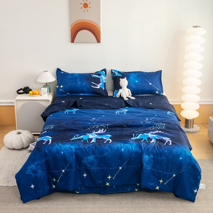 91家纺网 家纺一手货源 找家纺 乐居坊 2024新款亲肤舒适印花芦荟棉夏凉被四件套 星空麋鹿