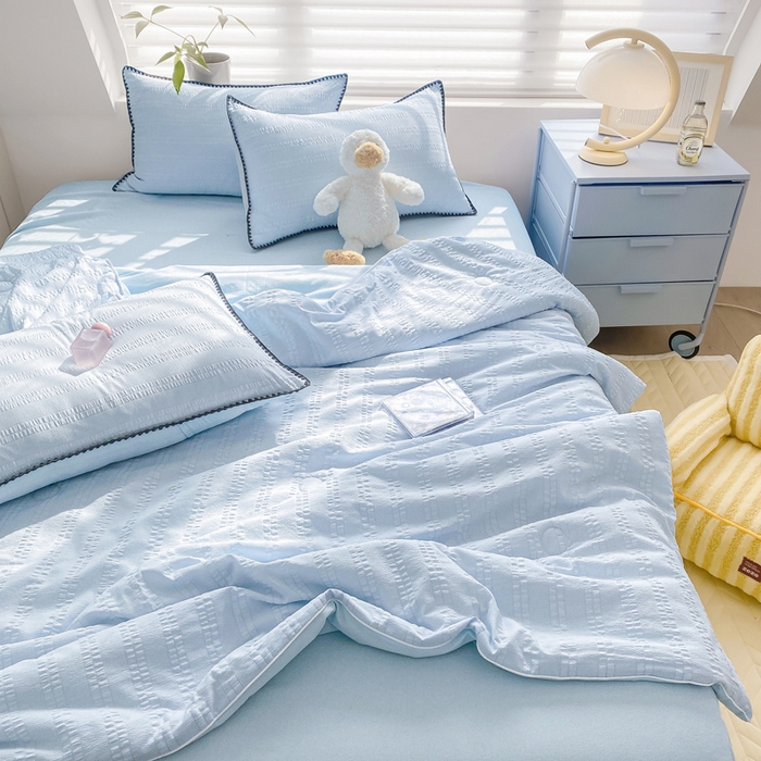 91家纺网 家纺一手货源 找家纺 羋多家纺 2024新款麻绳边纯色雨泡泡棉泡泡纱双层纱单夏被 天空蓝