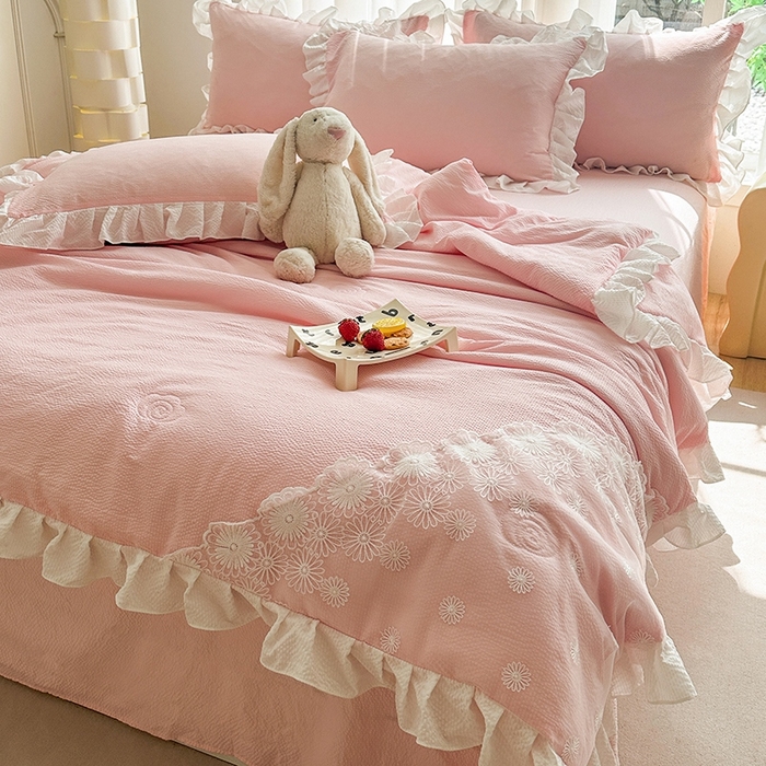 91家纺网 家纺一手货源 找家纺 唐人居 2025新款韩版花边泡泡纱夏被四件套--简爱  简爱 玉