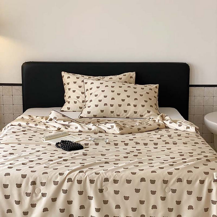 91家纺网 家纺一手货源 找家纺 汇庭 2024新款雅棉天丝可机洗夏被棚拍 摩卡小熊