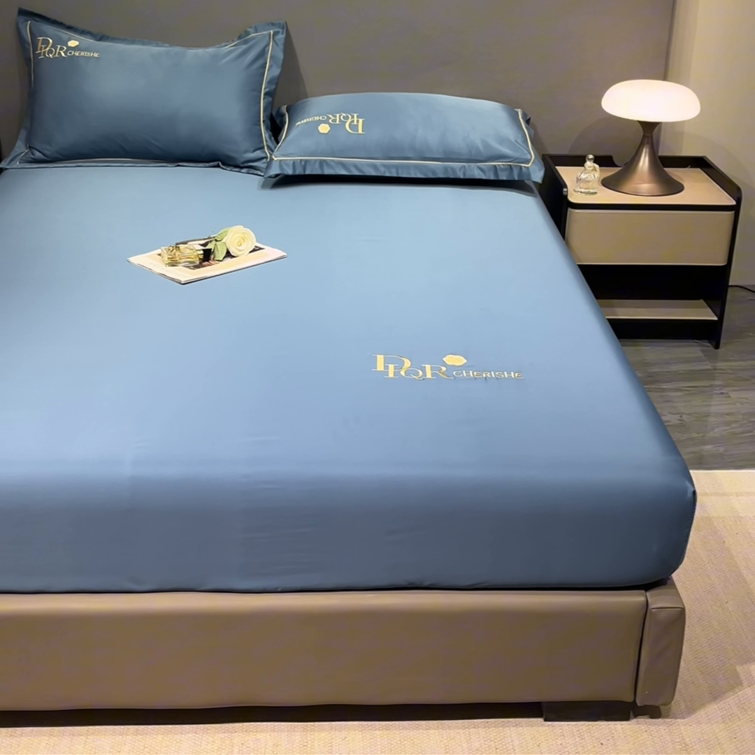 91家纺网 家纺一手货源 找家纺 丽美人家纺 2024新款简约水洗真丝单床笠 云水蓝