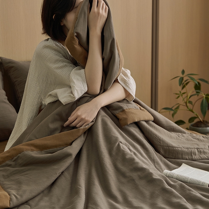 91家纺网 家纺一手货源 找家纺 梦享生活家居 2024新款A类双层纱全棉提花大豆夏被 朱古力