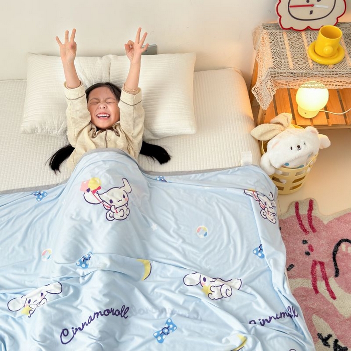 91家纺网 家纺一手货源 找家纺 星期八 2024新款舒适亲肤三丽鸥婴儿裸睡级凉感毯 气球玉桂狗