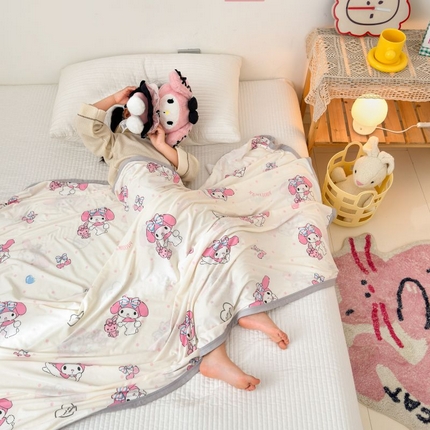 91家纺网 家纺一手货源 找家纺 星期八 2024新款舒适亲肤三丽鸥婴儿裸睡级凉感毯 波点美乐蒂