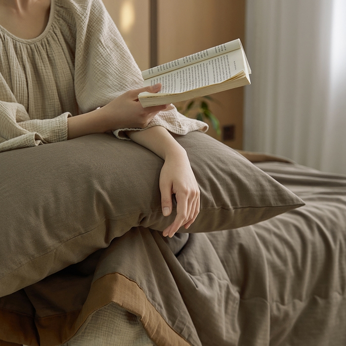 91家纺网 家纺一手货源 找家纺 梦享生活家居 2024新款A类双层纱全棉提花大豆夏被 朱古力