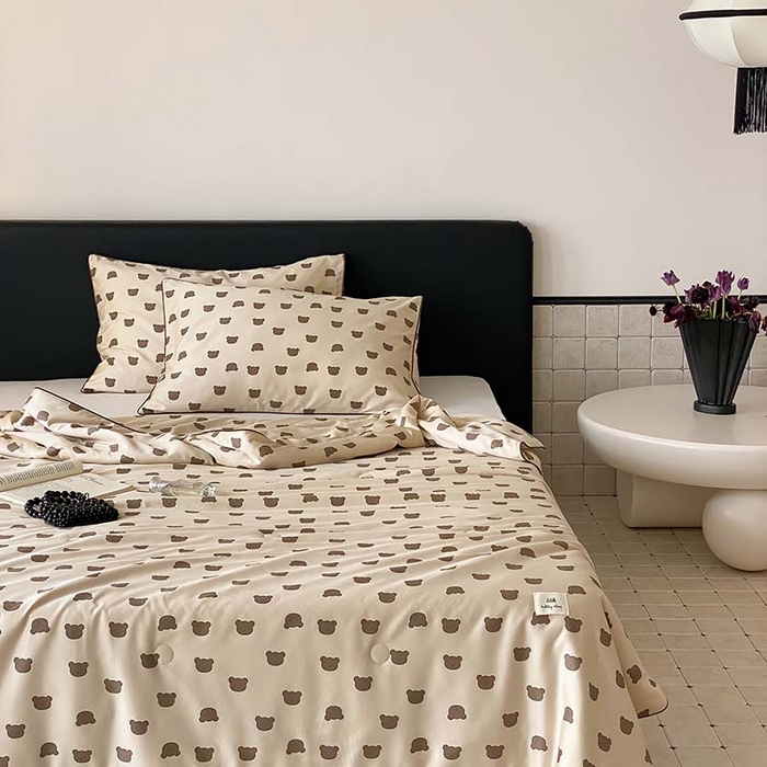 91家纺网 家纺一手货源 找家纺 汇庭 2024新款雅棉天丝可机洗夏被棚拍 摩卡小熊