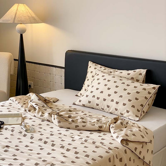 91家纺网 家纺一手货源 找家纺 汇庭 2024新款雅棉天丝可机洗夏被棚拍 摩卡小熊