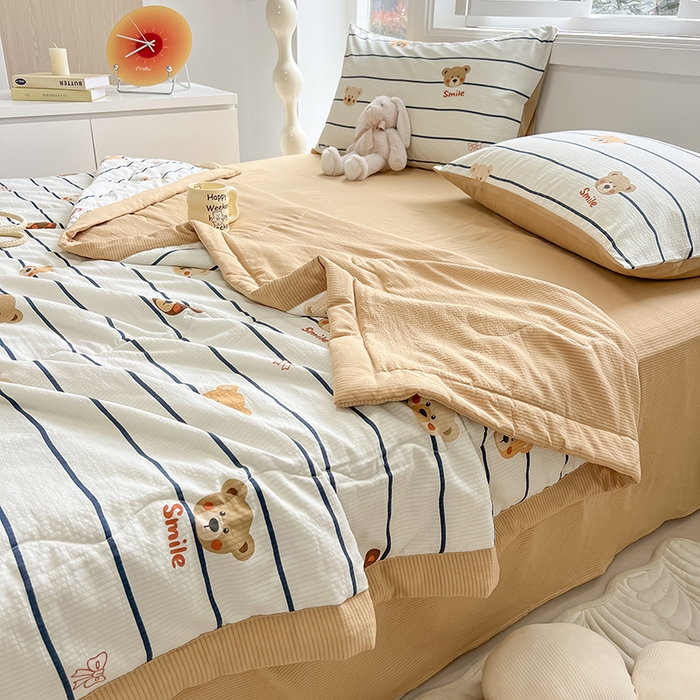 91家纺网 家纺一手货源 找家纺 安哆啦家纺 2024新款A类泡泡棉印花夏被四件套 小熊乐园