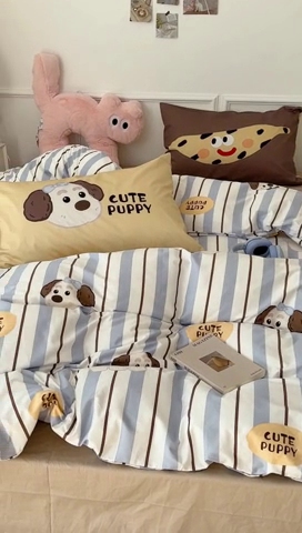 91家纺网 家纺一手货源 找家纺 昔可家纺 2024新款全棉卡通大版印花四件套 蓝条小修狗