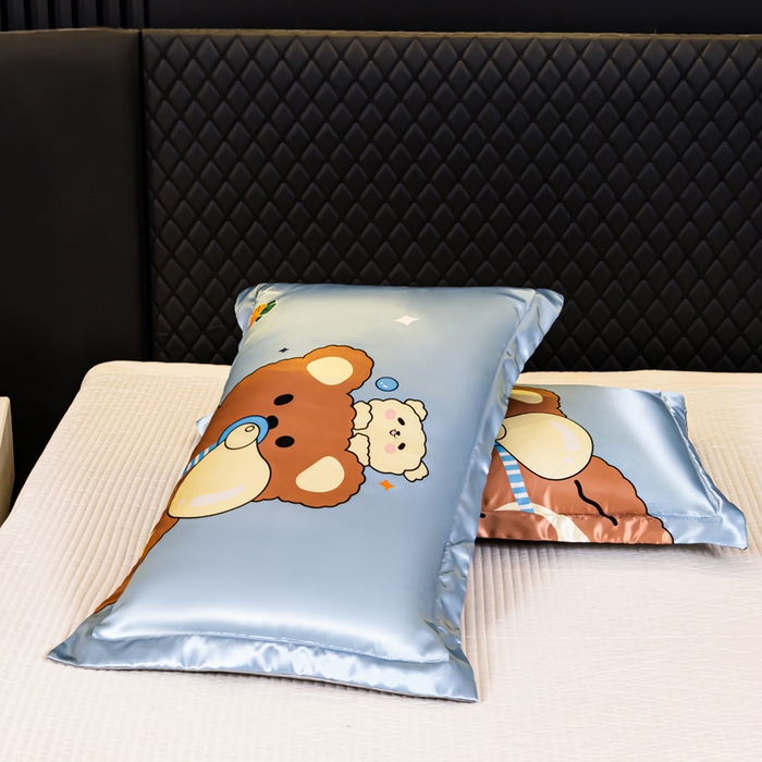 91家纺网 家纺一手货源 找家纺 梦舒羽 2025新款可水洗冰丝枕套宿舍单人凉爽枕头套 抱抱熊