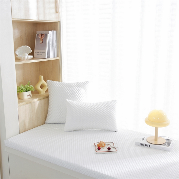 91家纺网 家纺一手货源 找家纺 共鸣沙发垫2024新款5cm厚50D凉豆豆海绵飘窗垫 凉豆豆米色