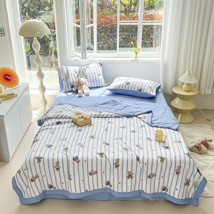 91家纺网 家纺一手货源 找家纺 安哆啦家纺 2024新款A类泡泡棉印花夏被四件套 线条熊