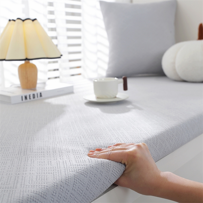 91家纺网 家纺一手货源 找家纺 共鸣沙发垫  2024新款5cm厚50D玉米粒绒回形格海绵飘窗垫 回形格灰色