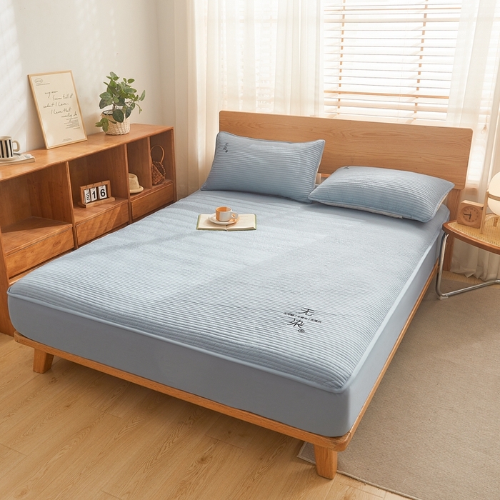 91家纺网 家纺一手货源 找家纺 鹿辉家居（原吉欧力） 2024新款无染刺绣夹棉床笠 无染雾蓝