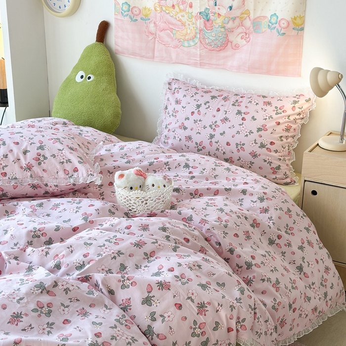 91家纺网 家纺一手货源 找家纺 昔可家纺 2024新款全棉仙仙雪纺纱花边四件套 春日粉草莓