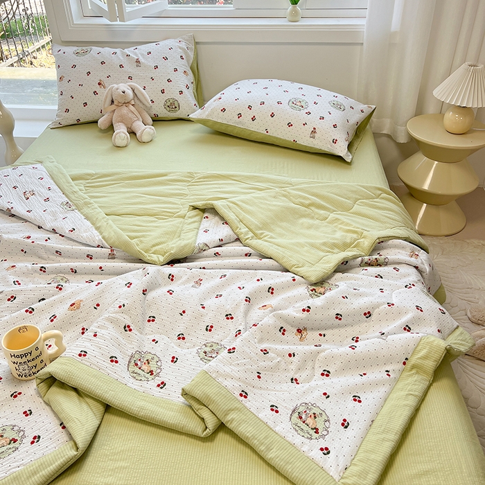 91家纺网 家纺一手货源 找家纺 安哆啦家纺 2024新款A类泡泡棉印花夏被四件套 樱桃兔