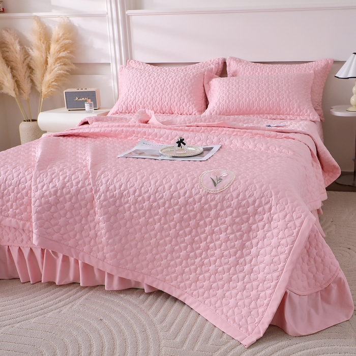 91家纺网 家纺一手货源 找家纺 佳梦家纺 2024新款花边天丝床盖三件套 冰雪绸天丝-樱花粉