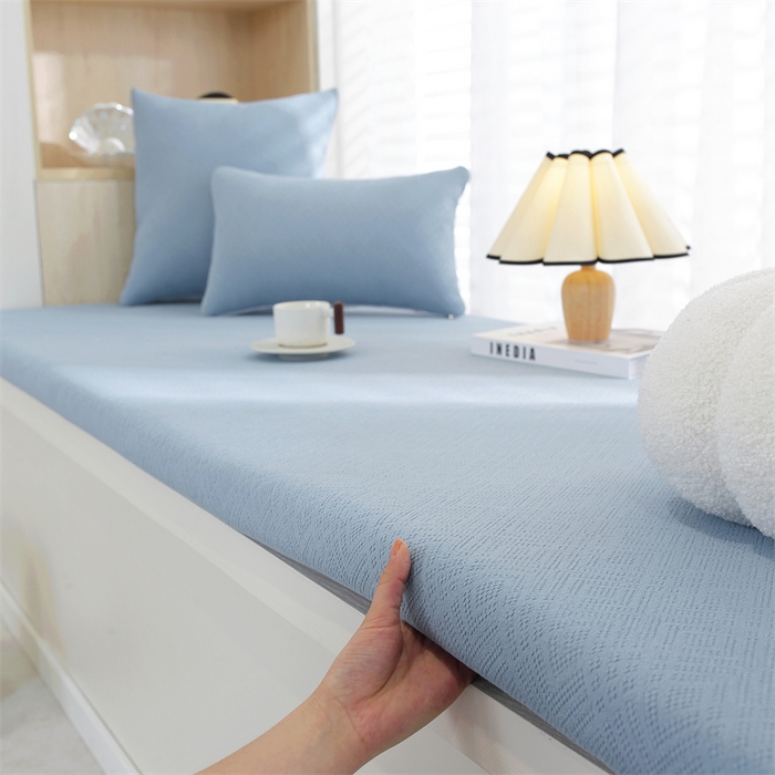 91家纺网 家纺一手货源 找家纺 共鸣沙发垫  2024新款5cm厚50D玉米粒绒回形格海绵飘窗垫 回形格蓝色