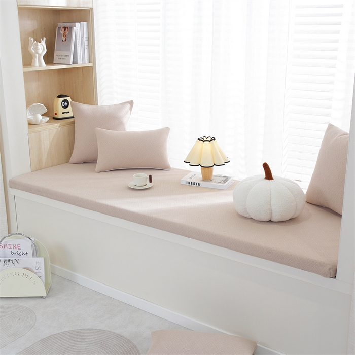 91家纺网 家纺一手货源 找家纺 共鸣沙发垫  2024新款5cm厚50D玉米粒绒回形格海绵飘窗垫 回形格浅咖