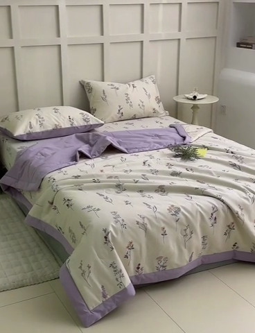 91家纺网 家纺一手货源 找家纺 怡家居 2024新款全棉印花手包边夏被四件套 紫藤