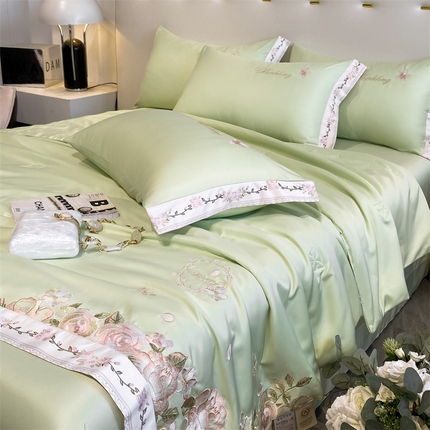 91家纺网 家纺一手货源 找家纺 2024新款燕窝蛋白刺绣A类雪莲天丝数码边夏被四件套 水绿