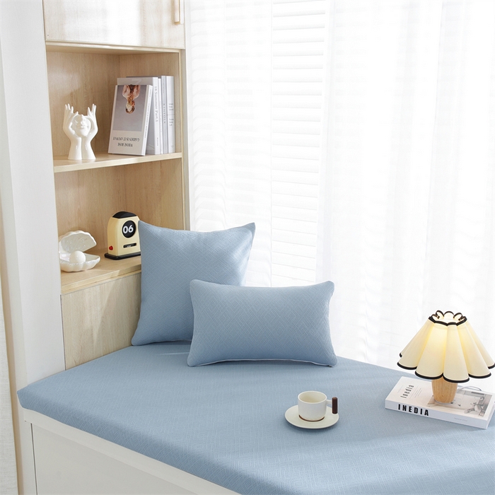 91家纺网 家纺一手货源 找家纺 共鸣沙发垫  2024新款5cm厚50D玉米粒绒回形格海绵飘窗垫 回形格蓝色