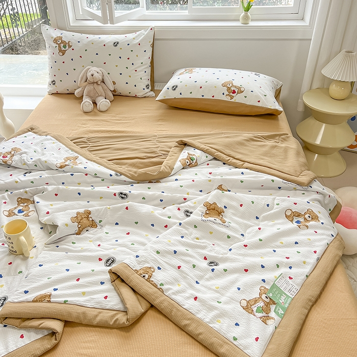 91家纺网 家纺一手货源 找家纺 安哆啦家纺 2024新款A类泡泡棉印花夏被四件套 爱心熊