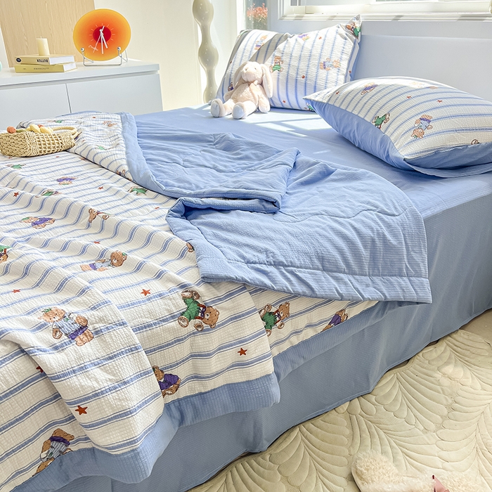 91家纺网 家纺一手货源 找家纺 安哆啦家纺 2024新款A类泡泡棉印花夏被四件套 线条熊