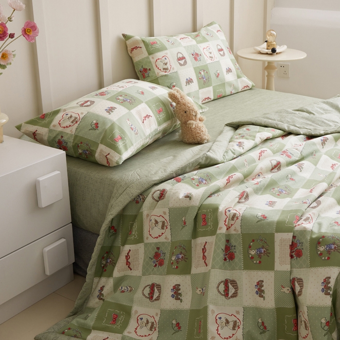 91家纺网 家纺一手货源 找家纺 怡家居 2024新款全棉印花手包边夏被四件套 安格兔