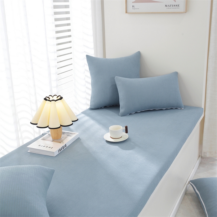 91家纺网 家纺一手货源 找家纺 共鸣沙发垫  2024新款5cm厚50D玉米粒绒回形格海绵飘窗垫 玉米粒绒蓝色