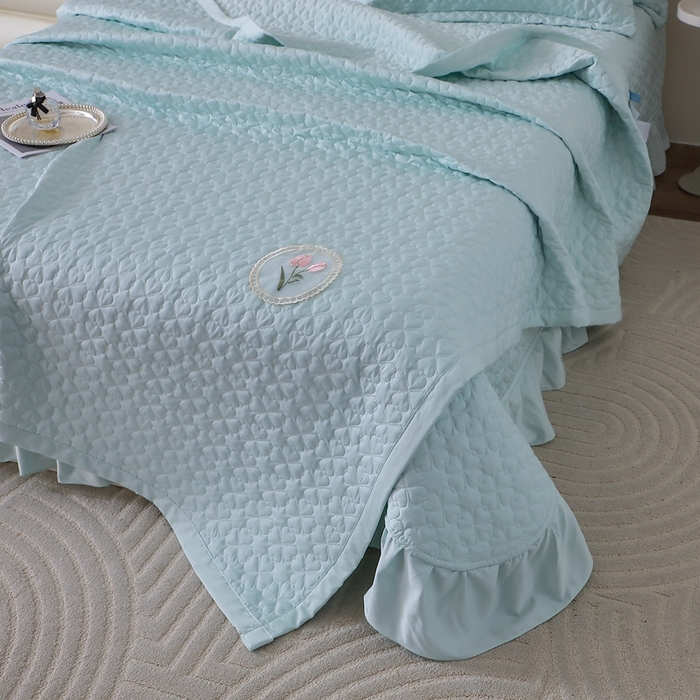 91家纺网 家纺一手货源 找家纺 佳梦家纺 2024新款花边天丝床盖三件套 冰雪绸天丝-清新绿