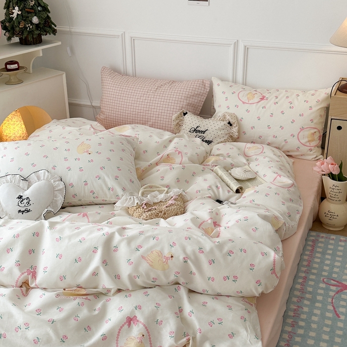 91家纺网 家纺一手货源 找家纺 昔可家纺 2024开春新款全棉印花卡通四件套 天鹅玫瑰