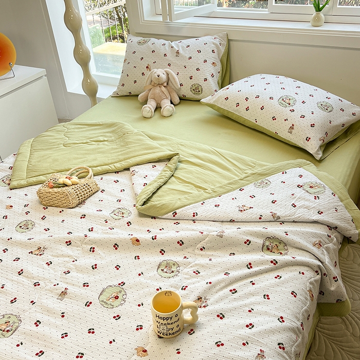 91家纺网 家纺一手货源 找家纺 安哆啦家纺 2024新款A类泡泡棉印花夏被四件套 樱桃兔