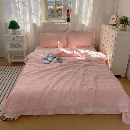 91家纺网 家纺一手货源 找家纺 顾里家纺 2024新款花边立体泡泡纱夏被套件 幸运草粉