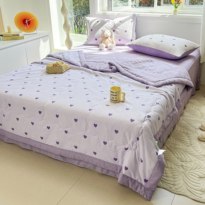 91家纺网 家纺一手货源 找家纺 安哆啦家纺 2024新款A类泡泡棉印花夏被四件套 紫爱心