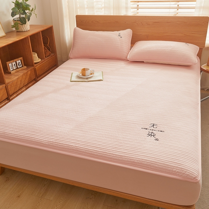 91家纺网 家纺一手货源 找家纺 鹿辉家居（原吉欧力） 2024新款无染刺绣夹棉床笠 无染浅粉