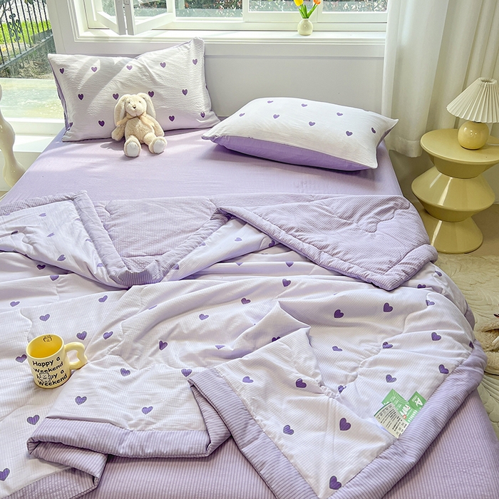 91家纺网 家纺一手货源 找家纺 安哆啦家纺 2024新款A类泡泡棉印花夏被四件套 紫爱心
