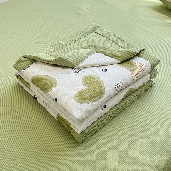 91家纺网 家纺一手货源 找家纺 安哆啦家纺 2024新款A类泡泡棉印花夏被四件套 爱心兔