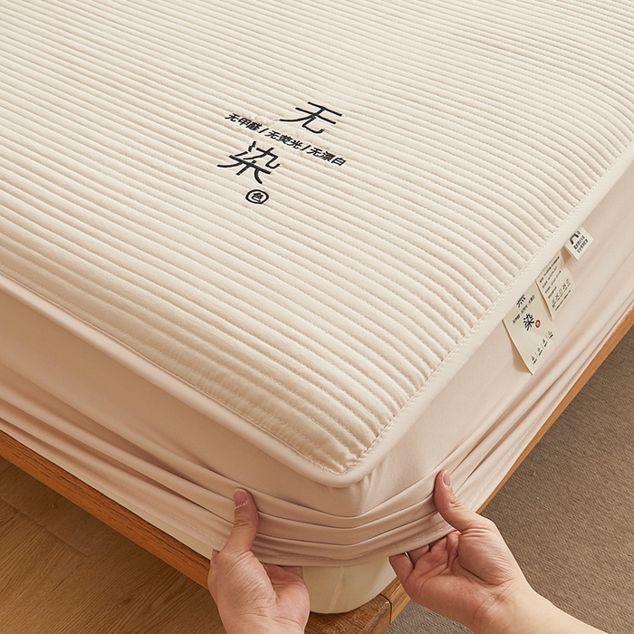 91家纺网 家纺一手货源 找家纺 鹿辉家居（原吉欧力） 2024新款无染刺绣夹棉床笠 无染卡其