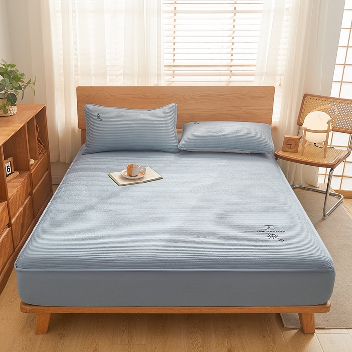 91家纺网 家纺一手货源 找家纺 鹿辉家居（原吉欧力） 2024新款无染刺绣夹棉床笠 无染雾蓝