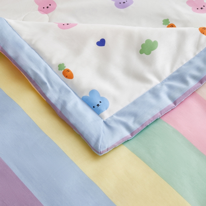 91家纺网 家纺一手货源 找家纺 怡家居 2024新款全棉印花手包边夏被四件套 七彩小兔