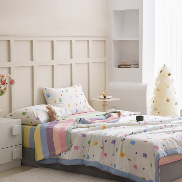 91家纺网 家纺一手货源 找家纺 怡家居 2024新款全棉印花手包边夏被四件套 七彩小兔