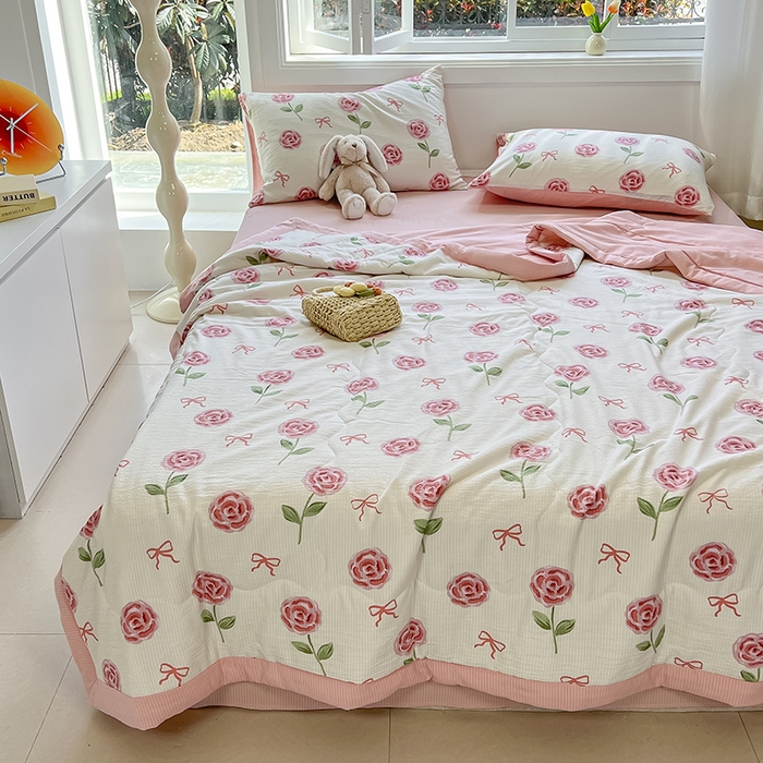 91家纺网 家纺一手货源 找家纺 安哆啦家纺 2024新款A类泡泡棉印花夏被四件套 甜茶日记