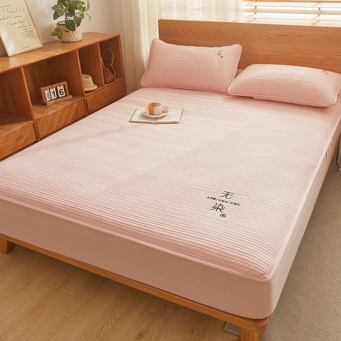 91家纺网 家纺一手货源 找家纺 鹿辉家居（原吉欧力） 2024新款无染刺绣夹棉床笠 无染浅粉