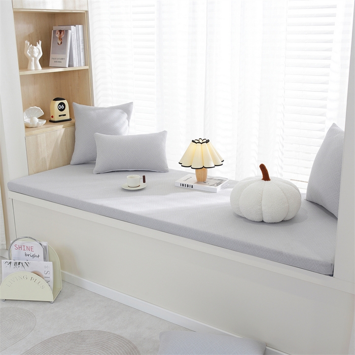 91家纺网 家纺一手货源 找家纺 共鸣沙发垫  2024新款5cm厚50D玉米粒绒回形格海绵飘窗垫 回形格灰色