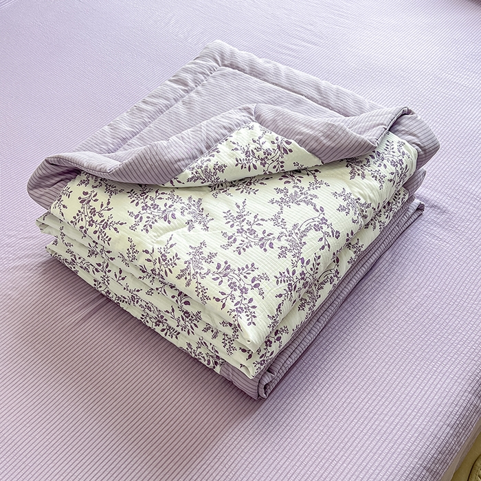 91家纺网 家纺一手货源 找家纺 安哆啦家纺 2024新款A类泡泡棉印花夏被四件套 紫苏